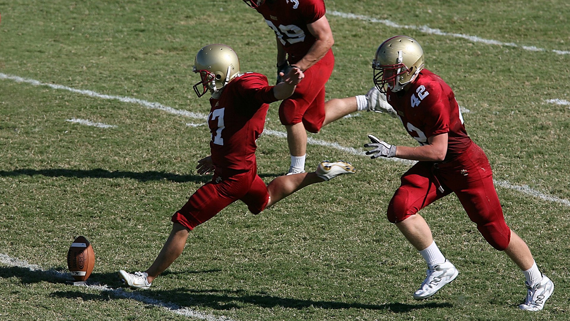 各大联赛火热进行，顶级战队争霸激烈角逐冠军荣耀，战队超级联赛